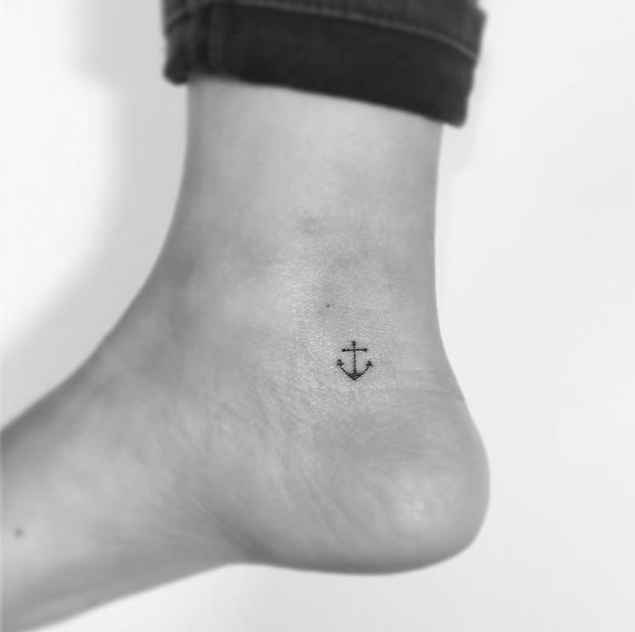 geometric minimalist tattoo anchor