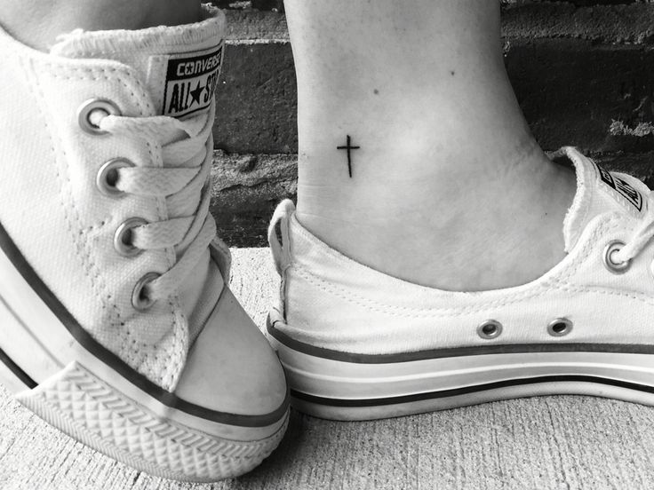 Tiny Tattoo Idea - Small, dainty cross tattoo. Love the placement ...
