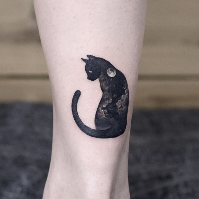 Cat Looking at Moon Temporary Tattoo - Set of 3 – Little Tattoos