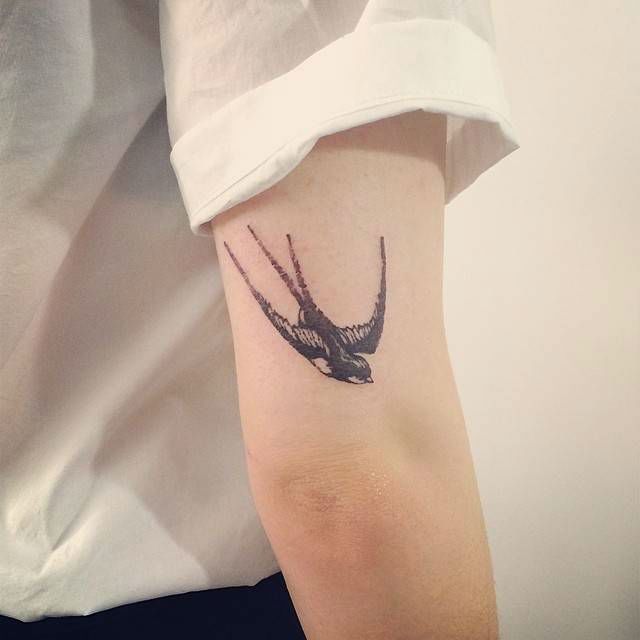 a beautiful tattoo design of minimalist swallows | Stable Diffusion