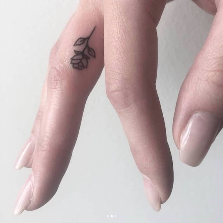 Tiny Tattoo Idea - Quel tatouage sur le doigt adopter? 80 idées simples ...