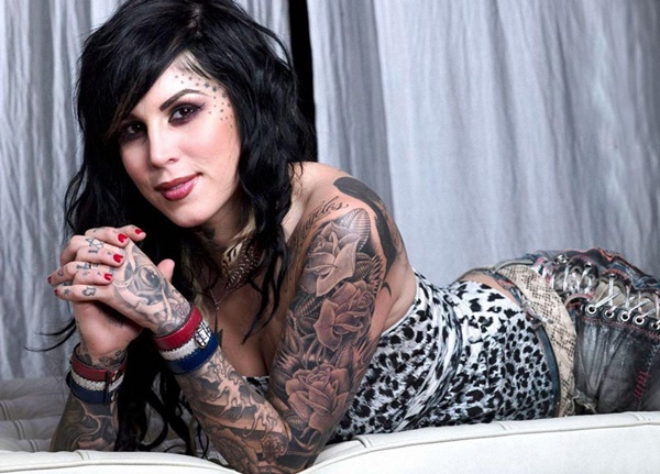 10 popular female celebrities having a tattoo
